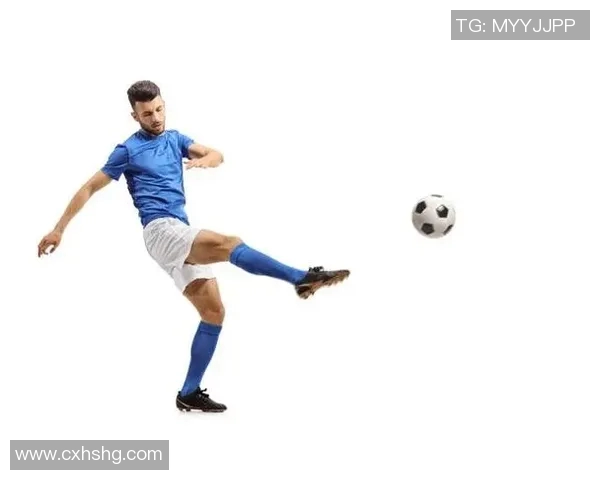 足球明星挑战极限用足球精准踢穿玻璃展现惊人技巧与力量